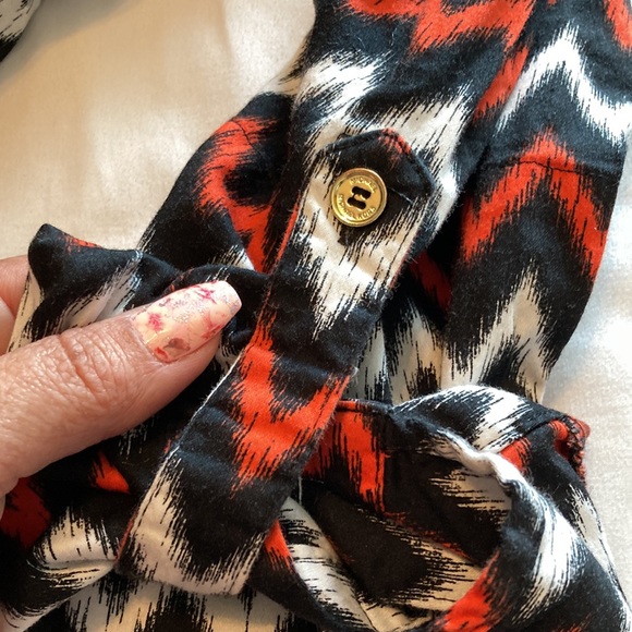 Michael Kors size 14 red black, white top,  dog tag zipper fully zips - Picture 11 of 11